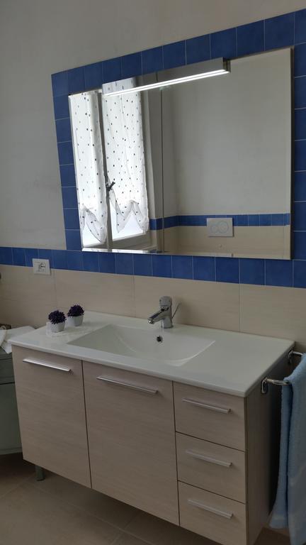 Apartment Iseo Lake Sale Marasino Quarto foto